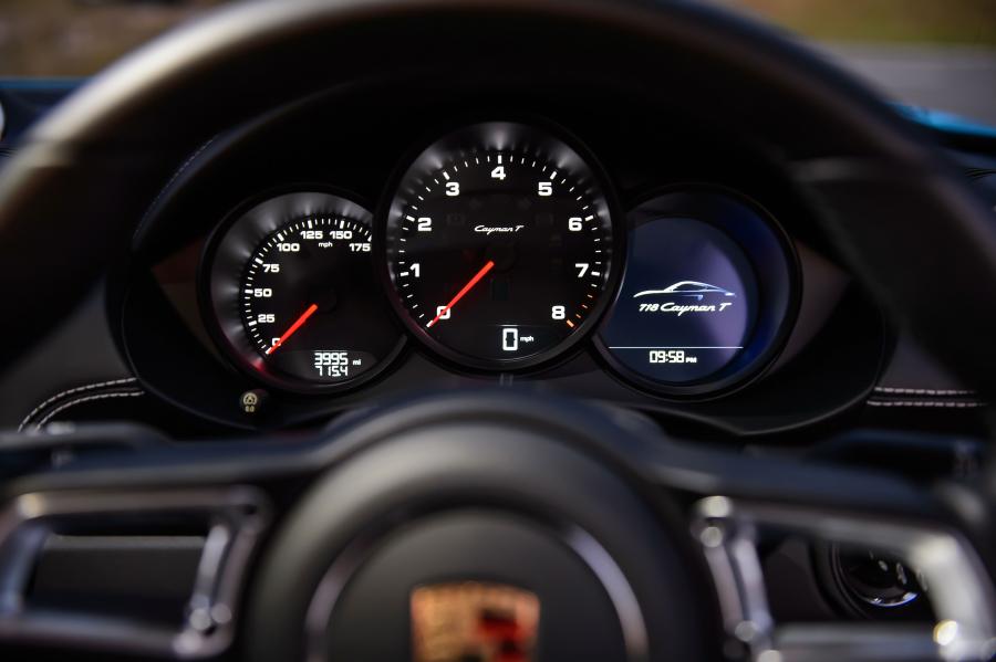 Панель приборов Porsche 718 Cayman T (982C) 2019 года  (UK) (фото 29 из 40)